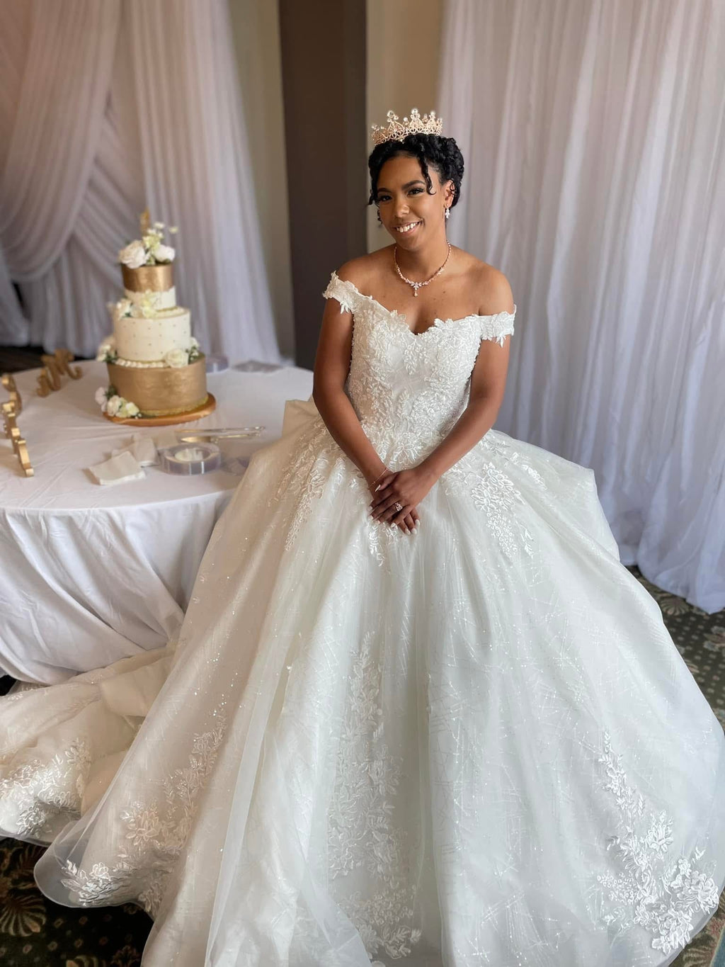 Amira – Romantisches Brautkleid mit Spitze und langee Schleppe