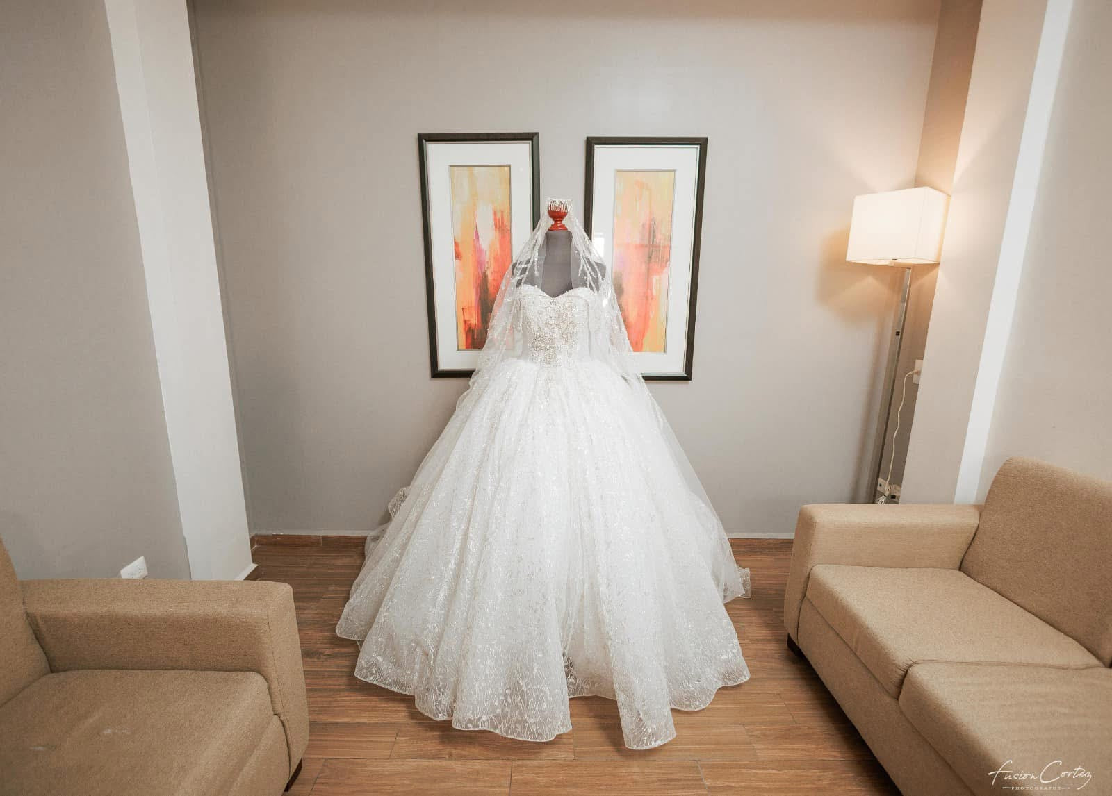 Leonie - Glitzer-Prinzessinnenkleid mit Off Shoulder Ärmeln
