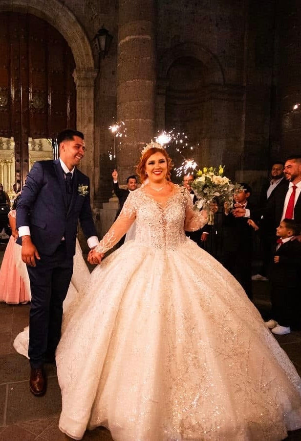 Leona – Princess dress with glitter tulle &amp; pearl sleeves