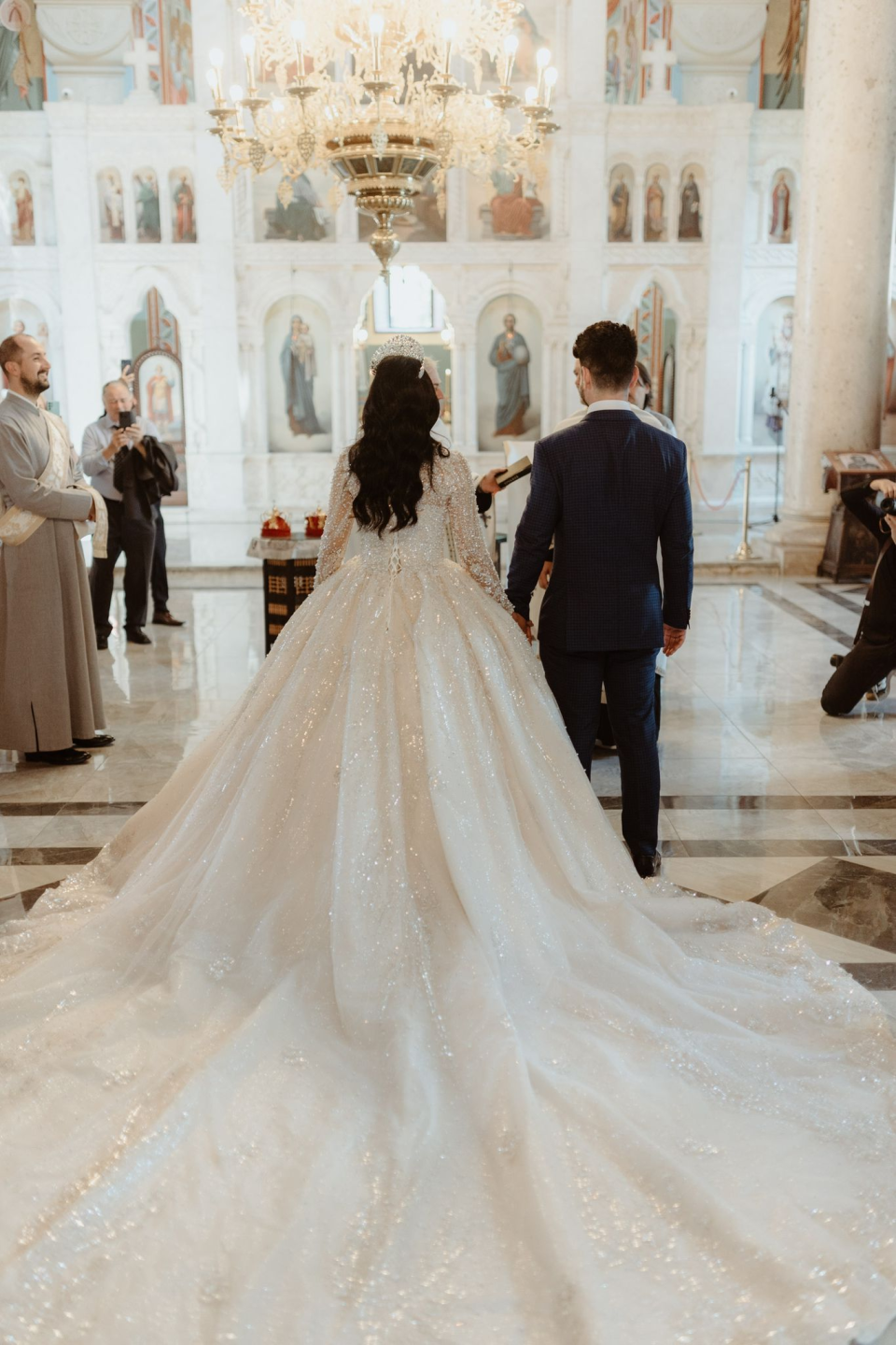 Soraya - Langärmeliges Glitzerkleid mit Perlenbestickung