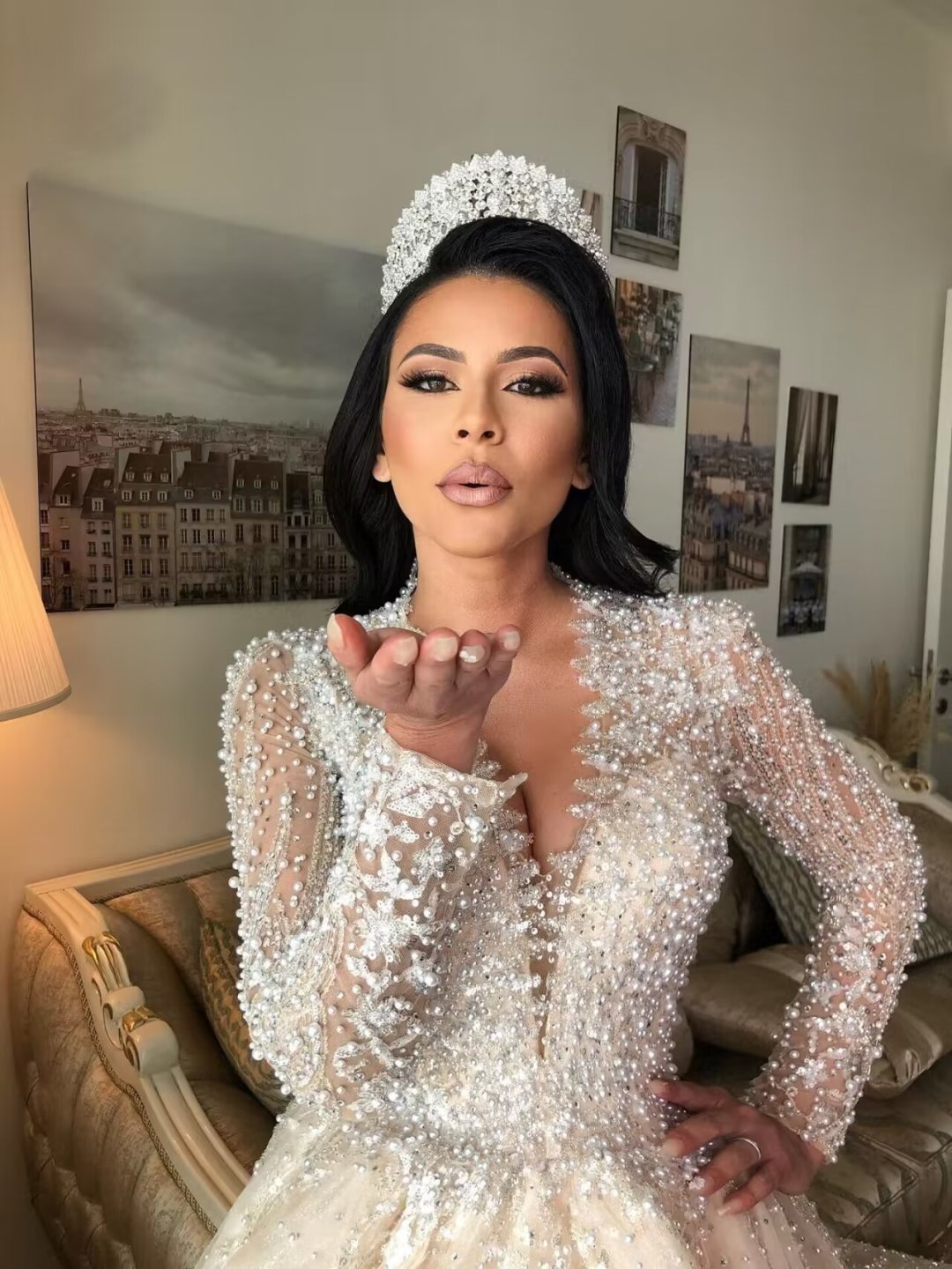 Soraya - Langärmeliges Glitzerkleid mit Perlenbestickung