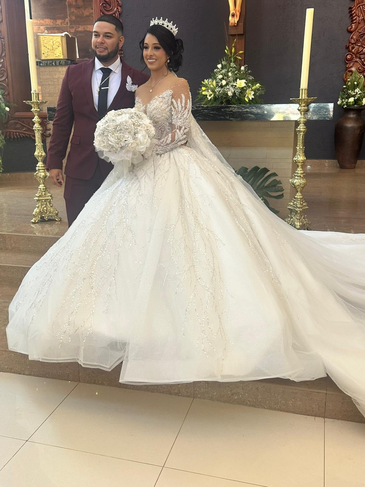 Isabelle – Opulentes Brautkleid mit langen Ärmeln und Schleppe
