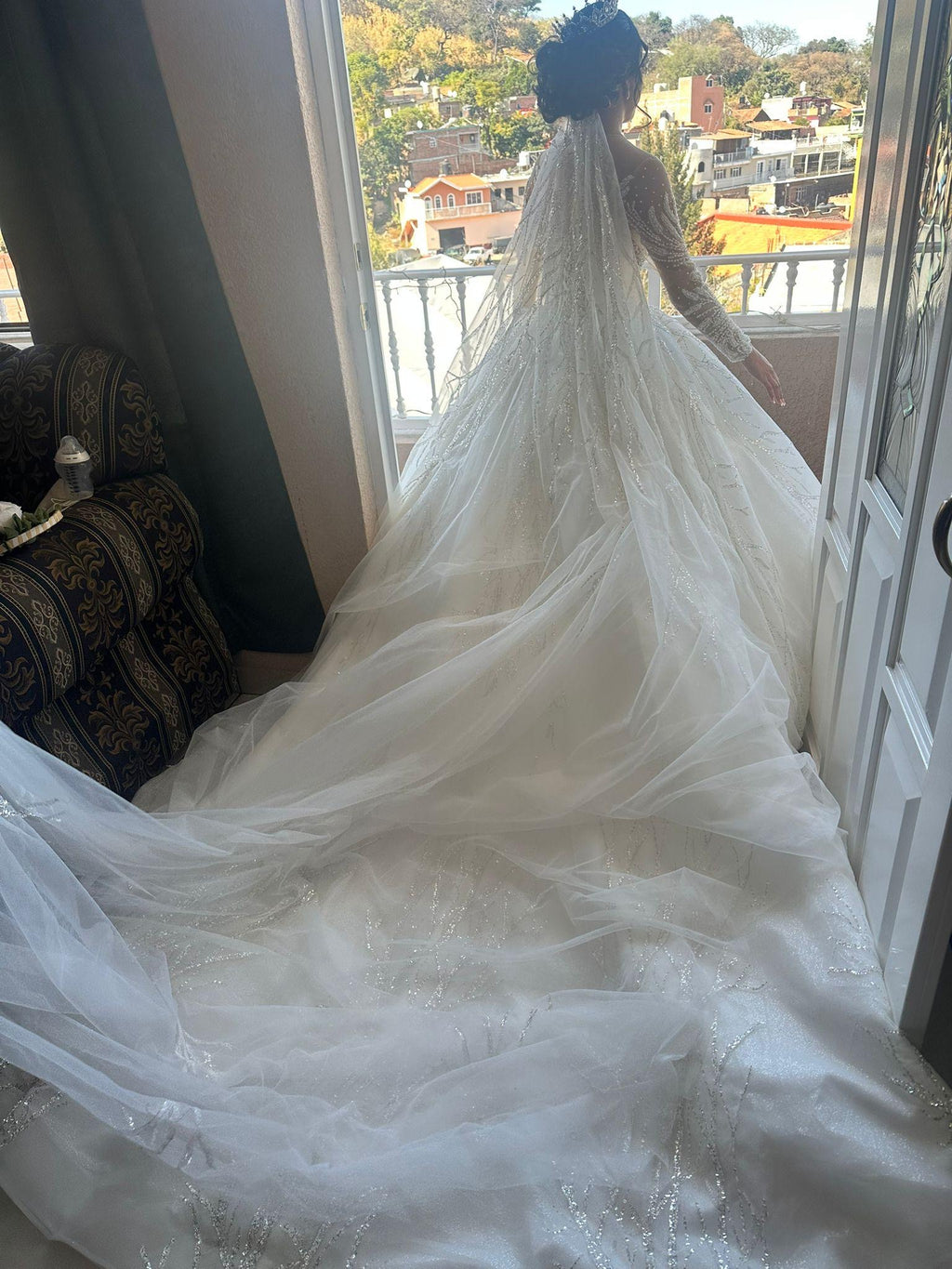 Isabelle – Opulentes Brautkleid mit langen Ärmeln und Schleppe