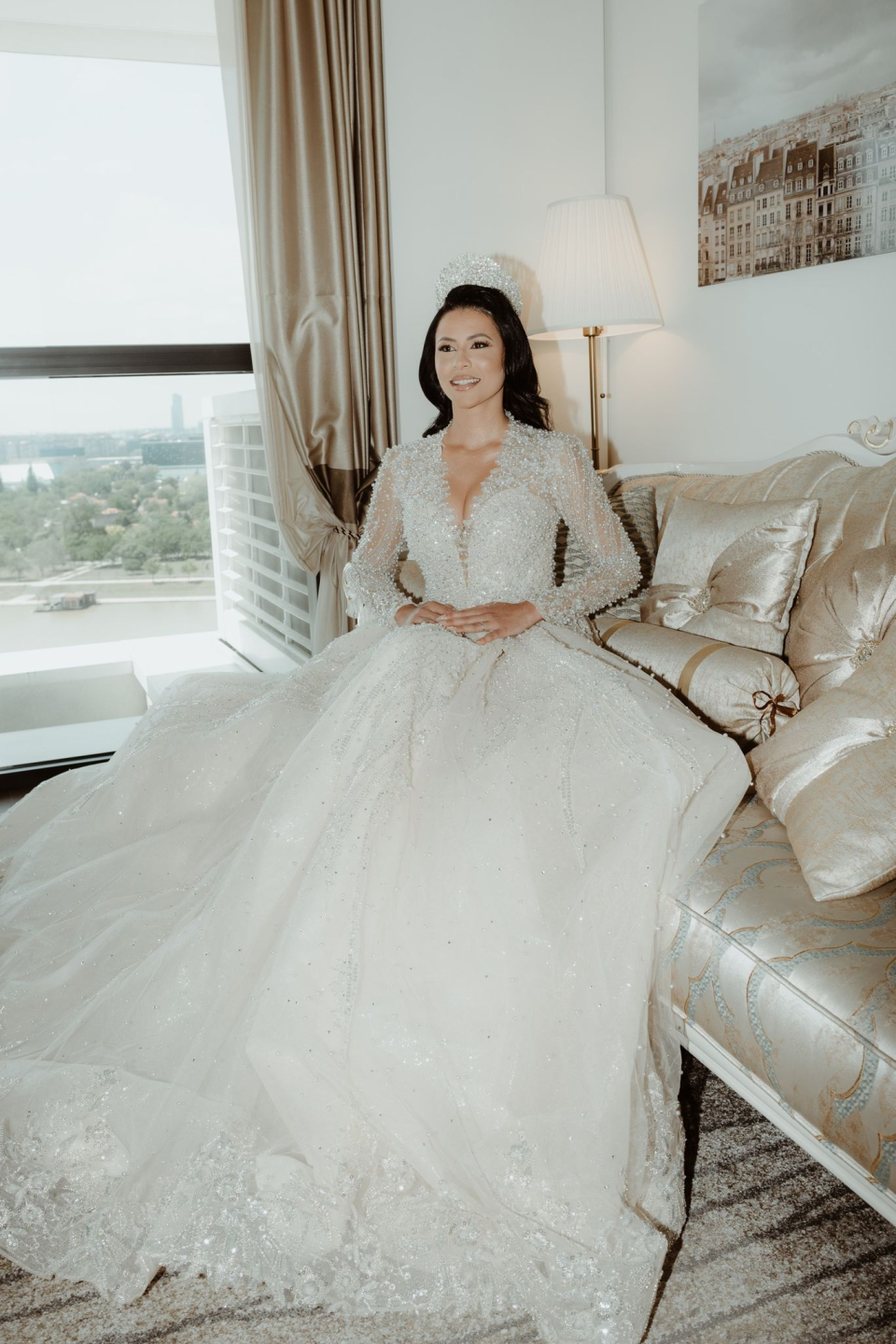 Soraya - Langärmeliges Glitzerkleid mit Perlenbestickung
