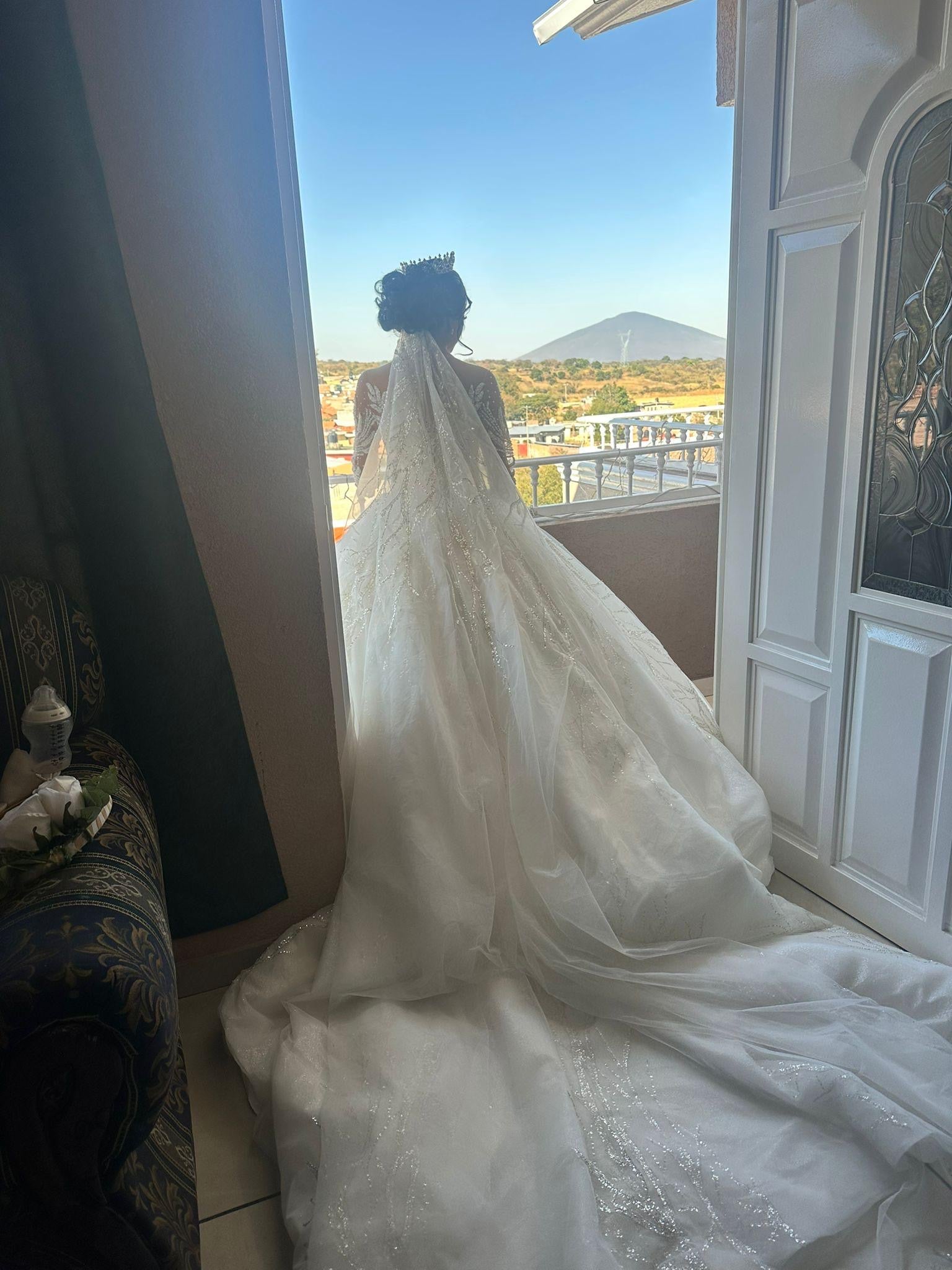 Isabelle – Opulentes Brautkleid mit langen Ärmeln und Schleppe